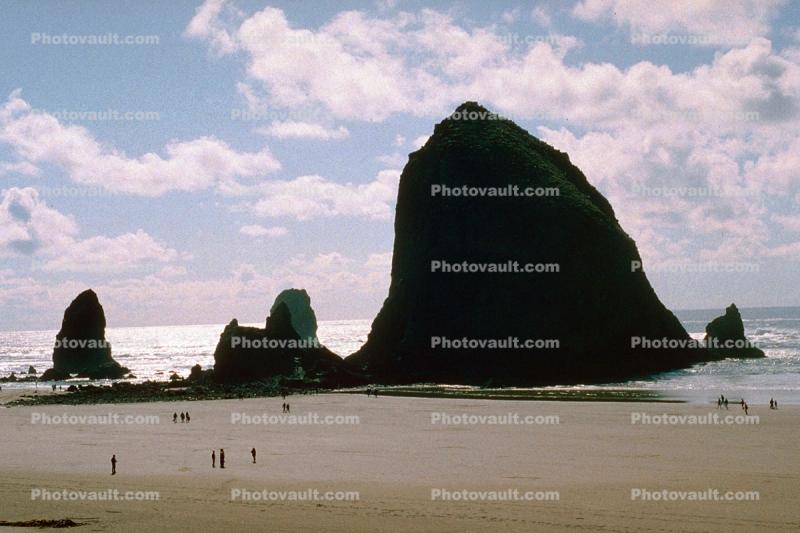 Cannon Beach, Pacific Ocean, sand, landmark rock, Haystack Rock