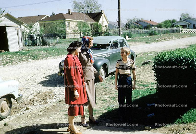 Nannie, Don, Mrs Yeakey, boy, dirt road, 1940s