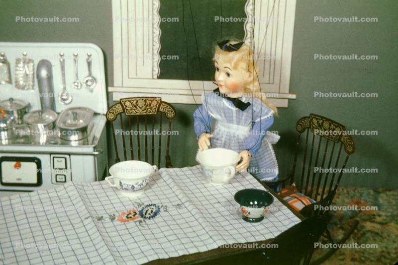 Goldilocks looks at Porridge, Table, Stove, String Puppets, Diorama, 1950s