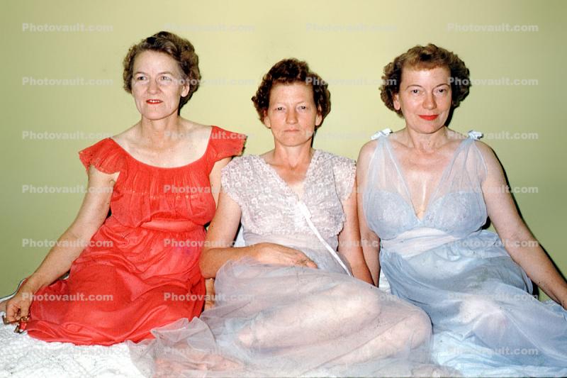 Ladies in night gowns, Friends, Slumber Party, Nighties, Peignoir, 1950s