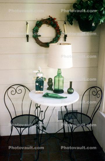 breakfast nook, chairs, table, lamp, lampshade