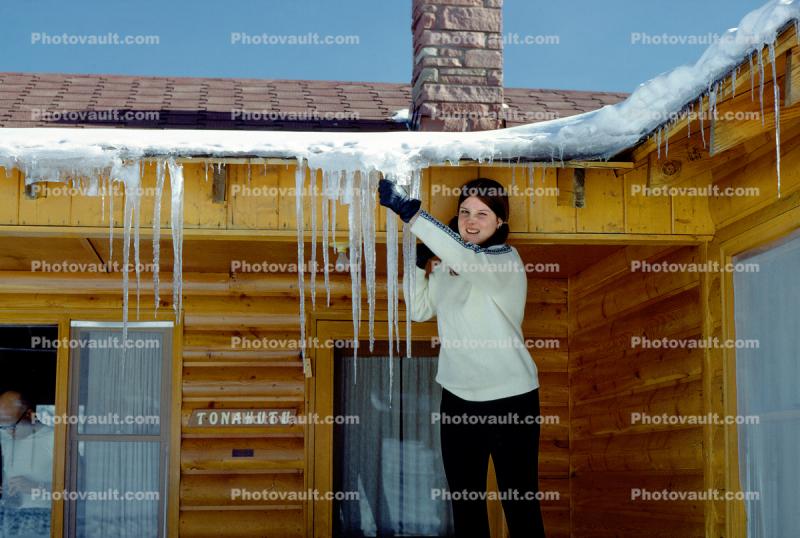 Tonahutu, Woman Clearing Icicles from the Roof, House