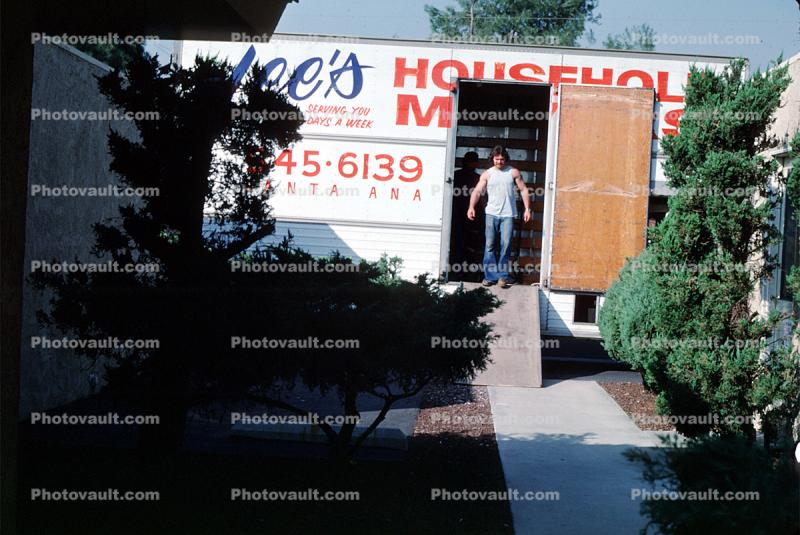 Lee's Household Movers, Santa Ana, loading