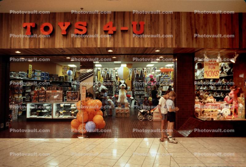 Toys 4-U, Mall, interior, inside, shoppers, Boys, 1980s