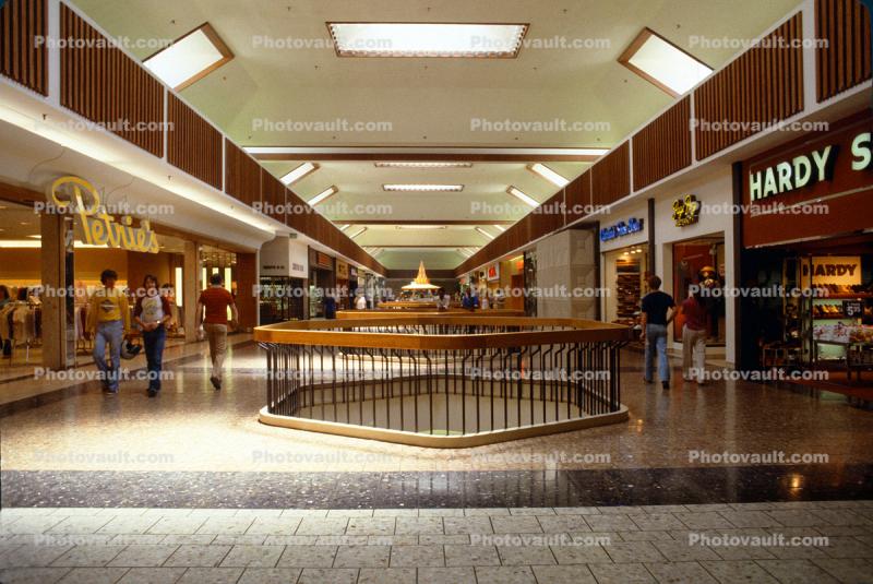 Shopping Mall, interior, inside, indoors, shoppers, Petrie's, vanishing point, Sunvalley Mall, 1980s
