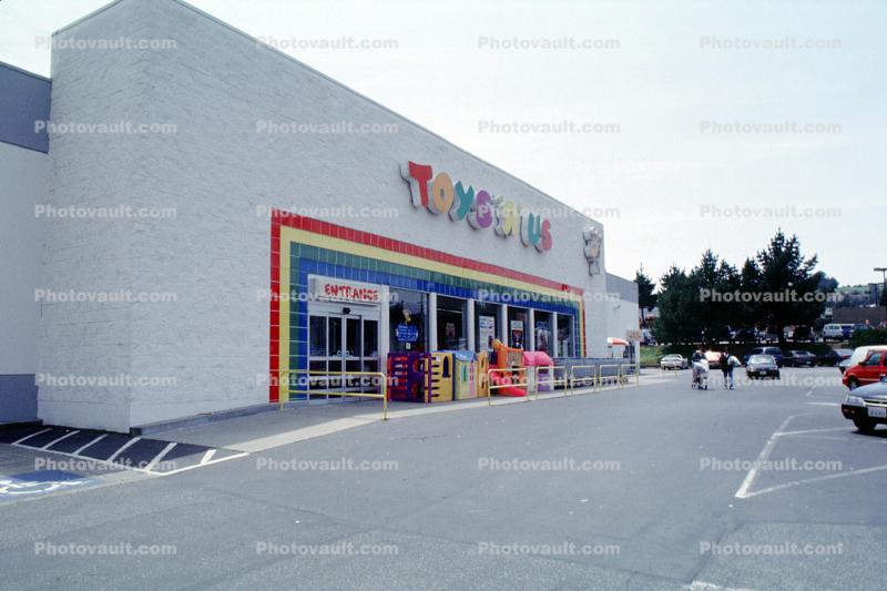 Toys R Us storefront