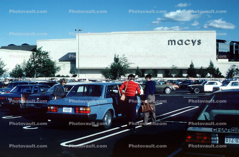 Macys, Macy's, parking lot, cars, women