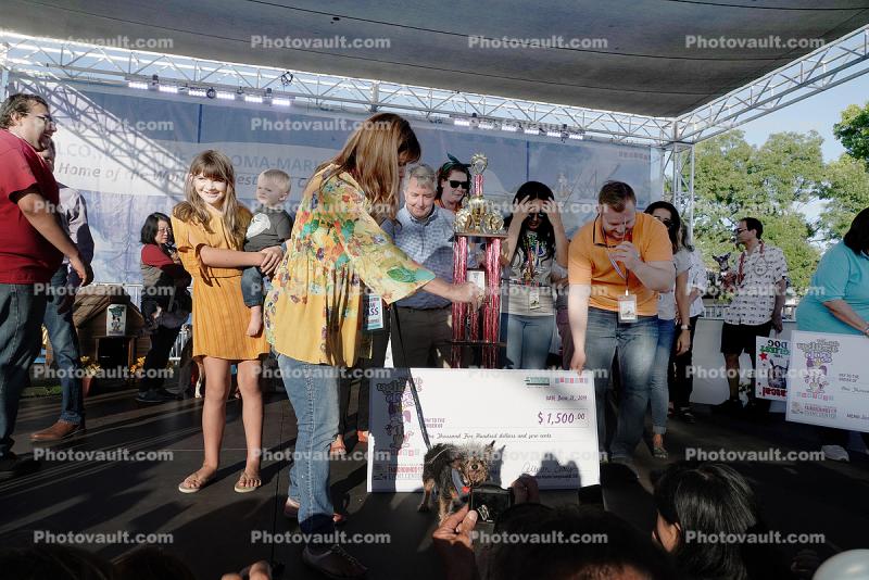 1st Place Dog, Check, Trophy, World's Ugliest Dog Contest, Sonoma-Marin Fair, 21/06/2019