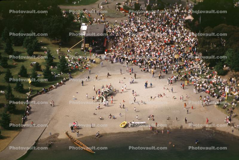 Crowds, Beach at Lake Merritt