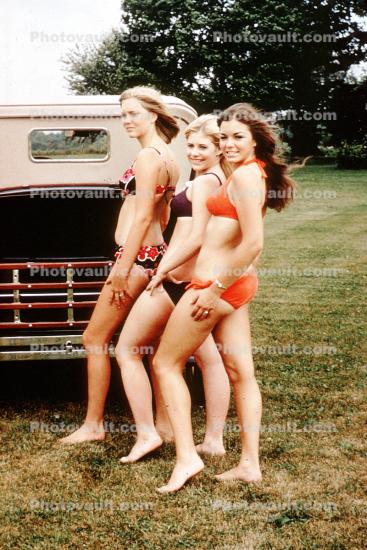 1960s, Smiley Ladies, Windy, Windblown