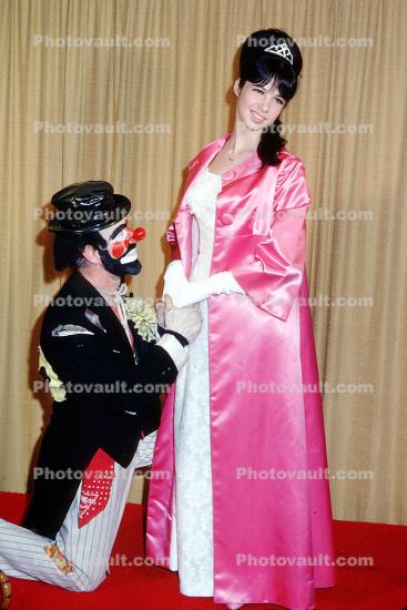 Clown, Suitor, Gown, begging, 1960s, Pageant