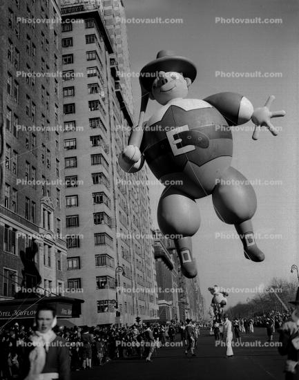 Pilgrim Father, musket, People Crowds, Macy's Thanksgiving Day Parade, 1946, 1940s