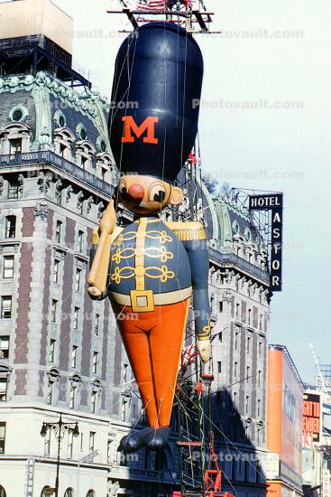 Toy soldier, Helium Balloon, M, floating, Hotel Astor, Macy's Thanksgiving Day Parade, 1949, 1940s
