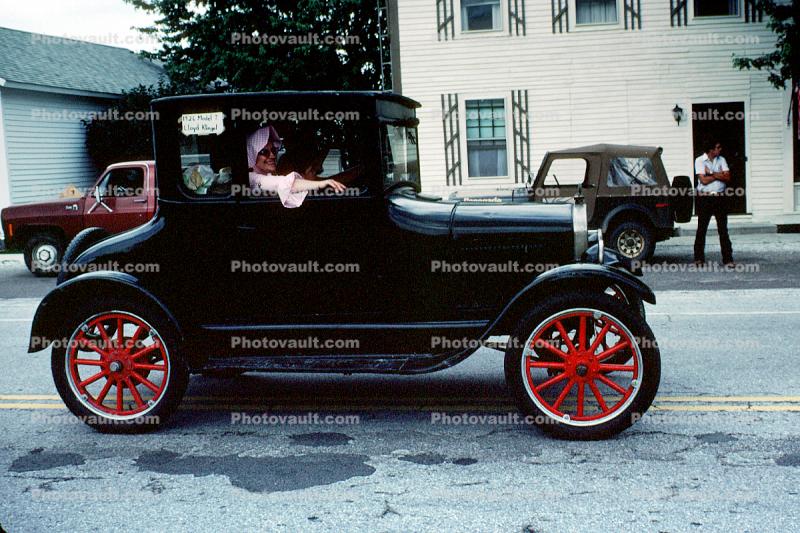 1926 Ford Model T, car, Sulfer Springs Sesquicentennial Parade, Tiro-Auburn, Ohio, July 1983, 1980s