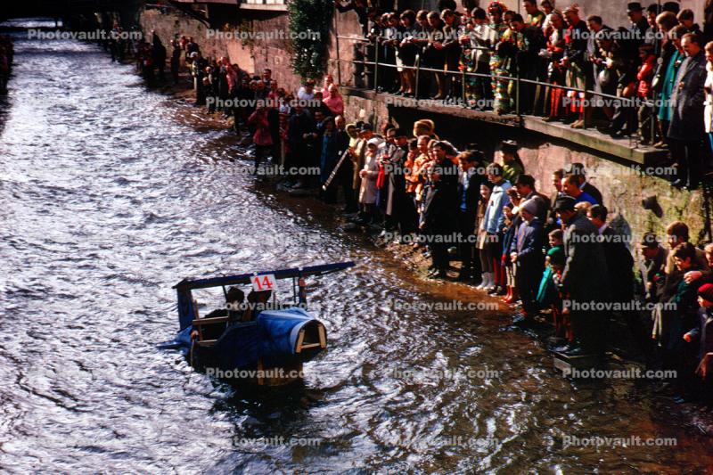 "Da-Bach-Na-Fahrt", Parade, Carnival, Schiltach River, Stream, Schramberg, Baden-Wurttemberg, Germany, Black Forest, spectators, floating contraption