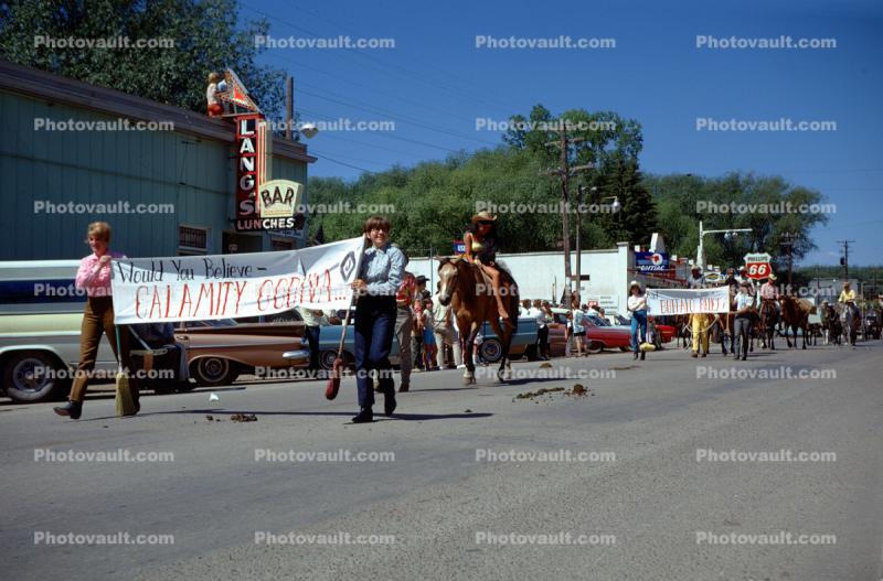 Langs Bar, Calamity Godiva, Parade, Cars, 1960s