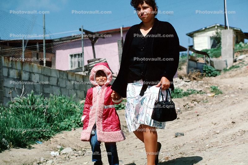 Girl, woman, walking, steep road, hills, Colonia Flores Magone