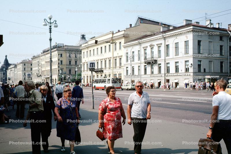 People Walking, Sidewalk, Streets, Building, Moscow