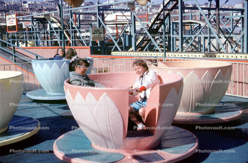 Teacups, Playland, Ocean-Beach, Ocean Beach, ride, San Francisco, California, 1960s