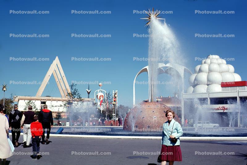 Solar Fountain, spray, Woman