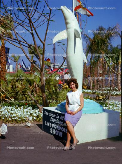 Fabulous Florida Porpoise Show Statue