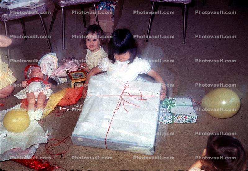 present, doll, girls, balloons, Keri Second Birthday, May 1967, 1960s