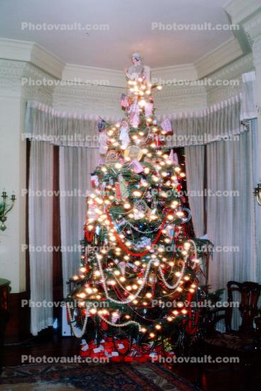 Decorated Tree, presents, living room