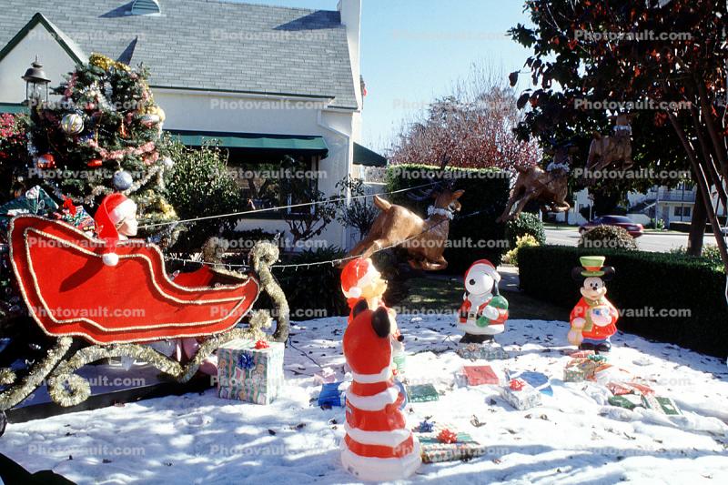 sled, MsSaint Santa Claus, bear, tree, presents, tin soldier, storybook scene, Oxnard