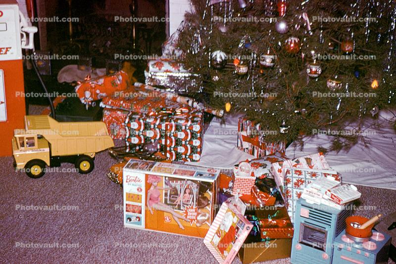 Tree, Presents, Gifts, Decorations, Ornaments, tonka toy, dump truck, 1960s, diesel