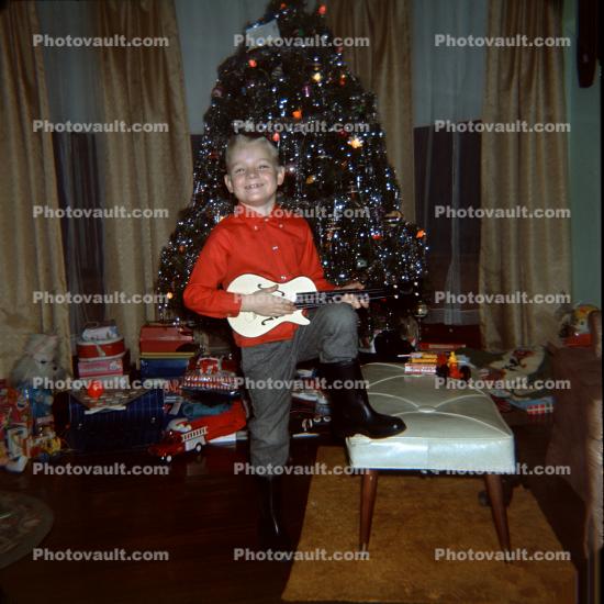 Smiling Boy, boot, Buitar, tree, December 1967, 1960s