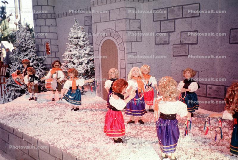 Christmas Scene, dolls, snow, dancers, castle, 1950s