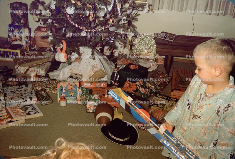 Boy in Pajama, Opening presents