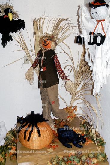 Scarecrow, Pumpkins, Ghosts, Cats, Spiders, Door County