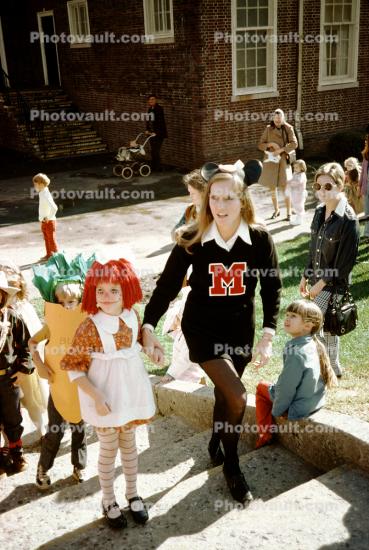 Raggedy Ann, Elementary School, parade, October 1973, 1970s