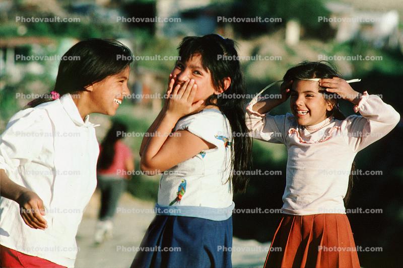 Girls Playing, smiles, smiling, cute, Colonia Flores Magone