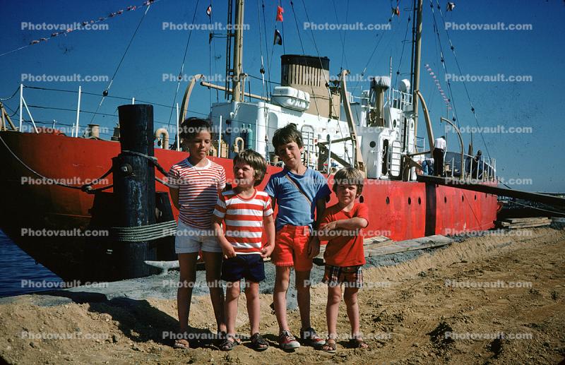 Brothers and Sister, Siblings, Lightship
