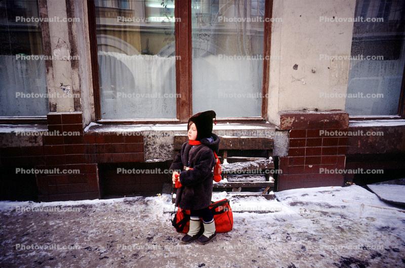 Waiting for Food, snow, ice, cold, girl, Moscow, 1950s