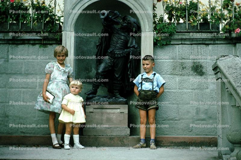 Statue, Lederhosen, Boy, Girl, 1950s