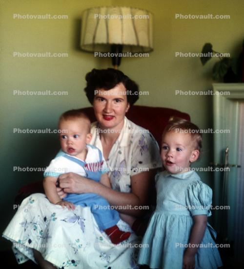 Vonda Roberts with her Children, Eugene Oregon, 1940s