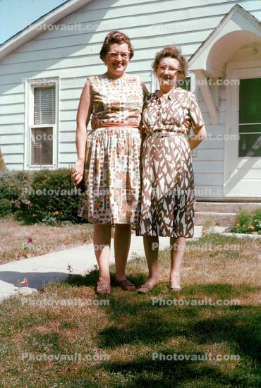 Women, Frontyard, Dresses, Lawn, House, Home, 1950s