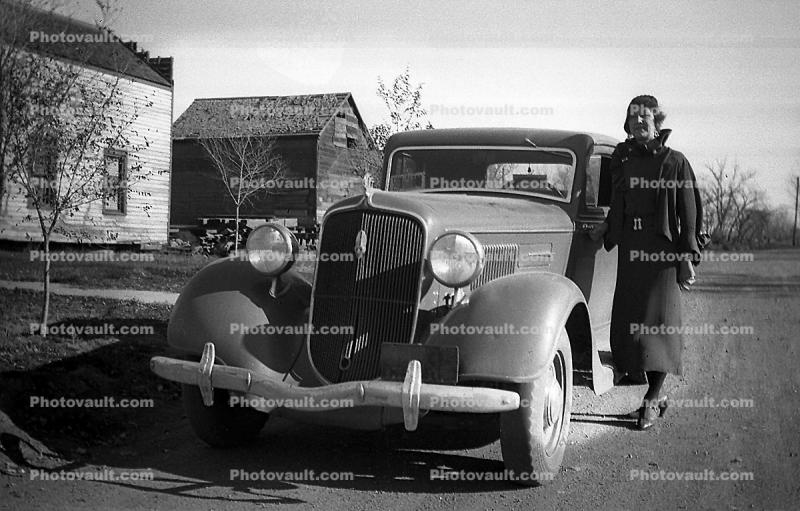 Car, automobile, woman, flapper, 1930's