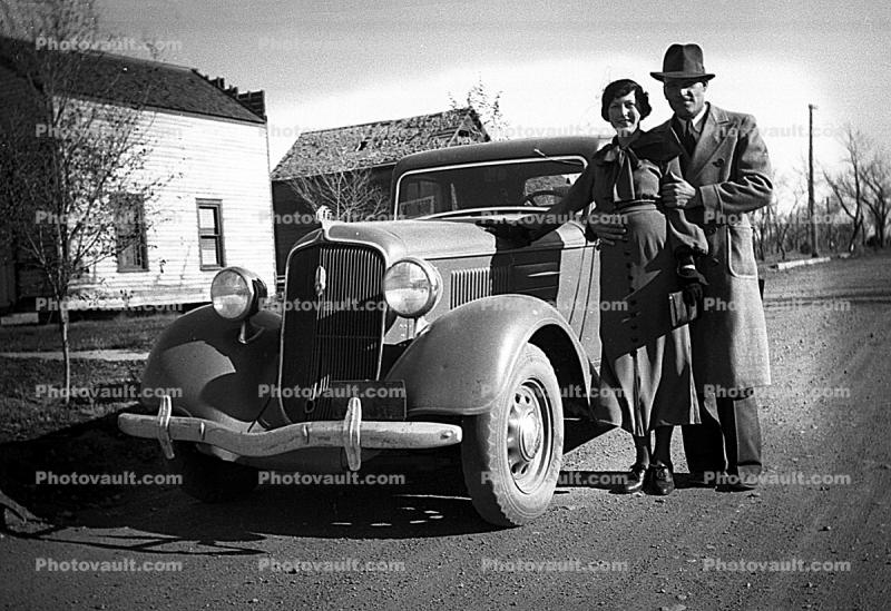 Car, automobile, woman, man, flapper, 1930's