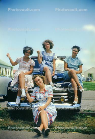 Women, group, car, autombile, 1940s