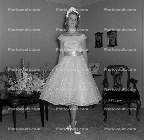 Teen Girl, Tiara, formal dress, 1950s