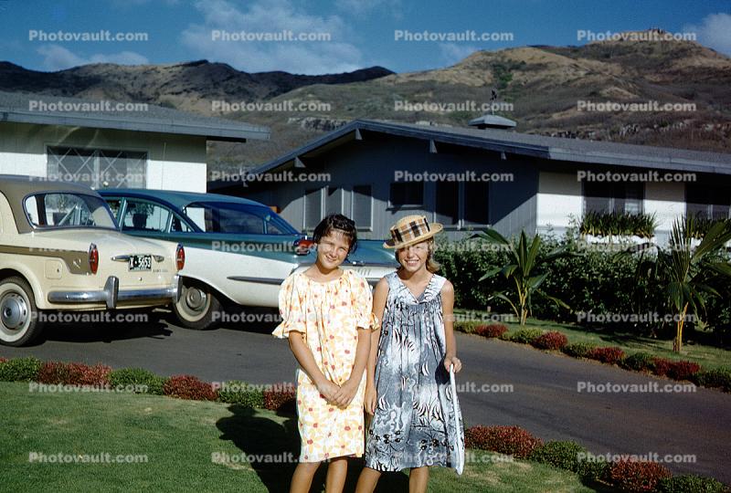 Teen Girls, cars, Buick, Motel, 1950s