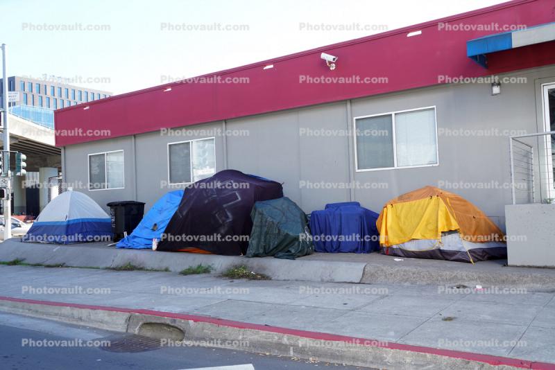 Tent City on the Sidewalk, Building