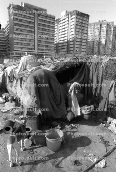 Father Feeding his Baby, shack, hut, squalor, squalid, Mumbai, India