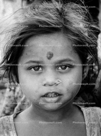 Girl, face, nosering, slum, Mumbai, India