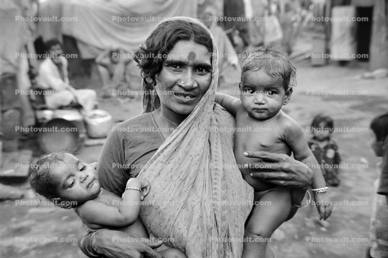 Mother and her two children, slum, Mumbai, India