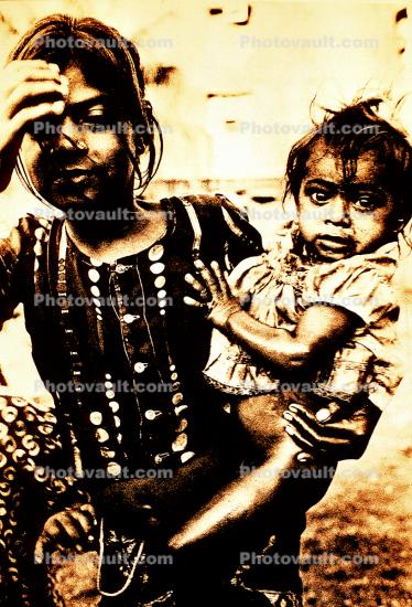 Girl and Her Starving Daughter, Khroorow Baug